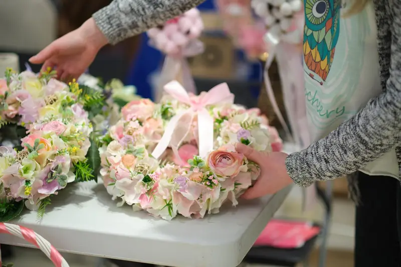Conseils pour travailler avec un fleuriste : de la commande à la livraison pour votre mariage