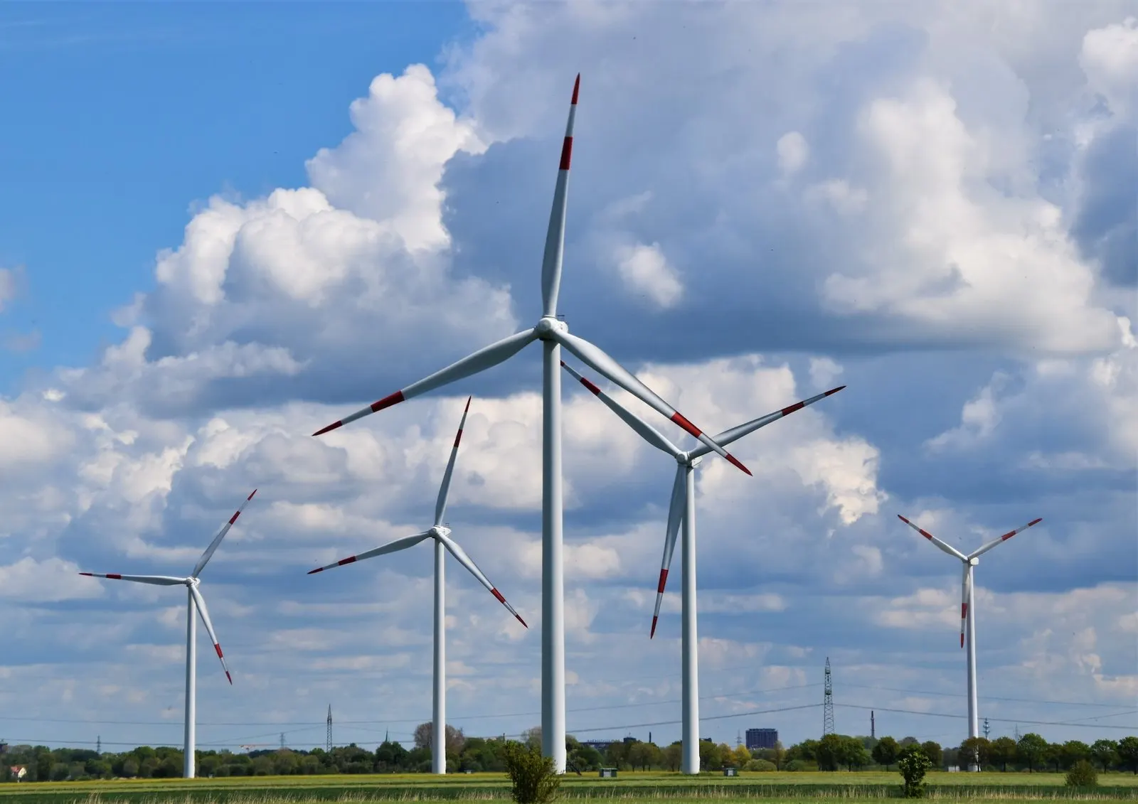 Quels sont les points positifs et les points négatifs de l’énergie éolienne comme source d’électricité ?